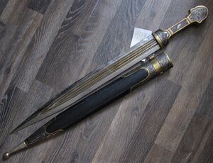 Кинжал Кубачинский здоровый в эмалях, серебро 875 пробы.