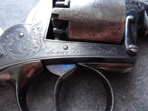 Антикварный пистолет Адамса в родной коробке