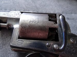 Антикварный пистолет Адамса в родной коробке