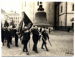 Вынос знамени Покрышкин и Кожедуб 1947 г.