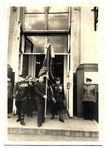 Вынос знамени Покрышкин и Кожедуб 1947 г.