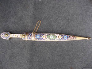 Кинжал, эмали, серебро. Красавец.