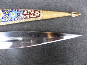 Кинжал, эмали, серебро. Красавец.