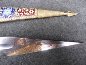 Кинжал, эмали, серебро. Красавец.