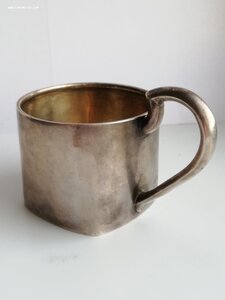 Серебряный подстаканник с квадратным дном