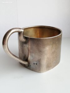 Серебряный подстаканник с квадратным дном