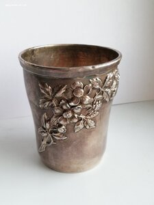 Очень красивый серебряный стакан/рюмка с цветами