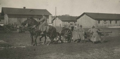 Фото артиллеристов с пушкой, 20-е гг.