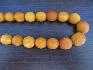 янтарные бусы.