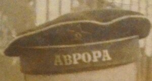 Декабрь 1944 г. Ленинград. Моряк с крейсера "Аврора"