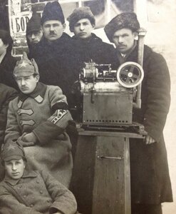 3 большие фото 1920-х Командир полка с ,,разговорами"