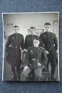 Фото со знаками авиашкол.