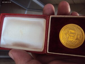 ЗОЛОТАЯ ШКОЛЬНАЯ МЕДАЛЬ РСФСР ВРУЧЕНИЯ 1954-1960гг +родн. ко