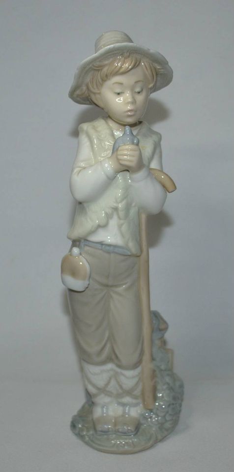 Фарфоровая фигурка мальчик с голубем Nao lladro Испания.