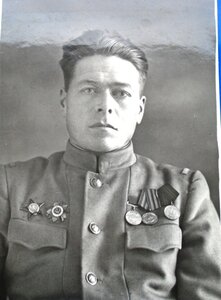 Лот из 3 фото с медалями БЗ и отвага на квардоколодках.