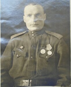Лот из 3 фото с медалями БЗ и отвага на квардоколодках.