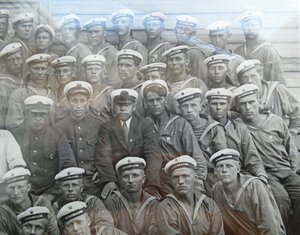 Групповое фото моряков Школа ОСОВИАХИМА г Керчь 1940г