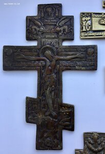 Кресты-распятия. 4 штуки. Разные.