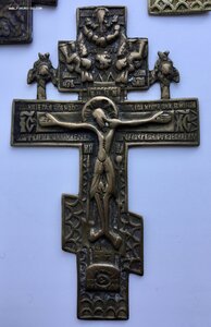 Кресты-распятия. 4 штуки. Разные.