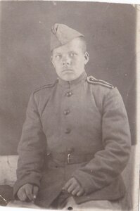 Курсант (танкист,сапёр,артиллерист?). Пилотка без звезды.