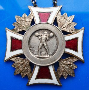 Большой старинный серебряный спортивный знак 1928г