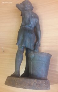 Статуэтка "мамина помощница" Касли 1965 год