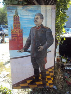 Огромный портрет И.В.Сталина.