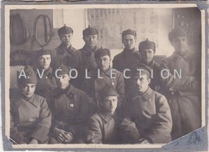 Бойцы в кавалерийских шинелях. Два БКЗ РСФСР.