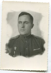 Фото со знаками авиашкол.