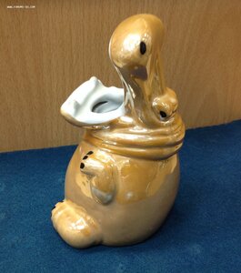 Бегемот фабрики Гарднеръ в Вербилках