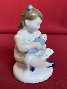 "Девочка с куклой", ЛФЗ.