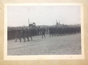Большое фото Парад бойцов ОГПУ со знаменами Начало 1920-х