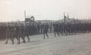 Большое фото Парад бойцов ОГПУ со знаменами Начало 1920-х
