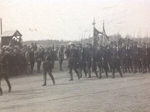 Большое фото Парад бойцов ОГПУ со знаменами Начало 1920-х