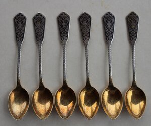 Шесть позолоченных серебряных ложек. 875 с звездой 9БЮ