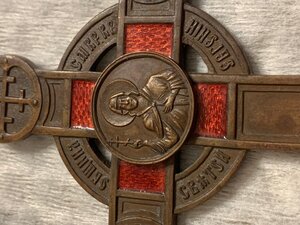 Знак Петроградской общины сестер милосердия Святой Евгении