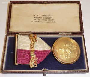 Масонская медаль в родном футляре