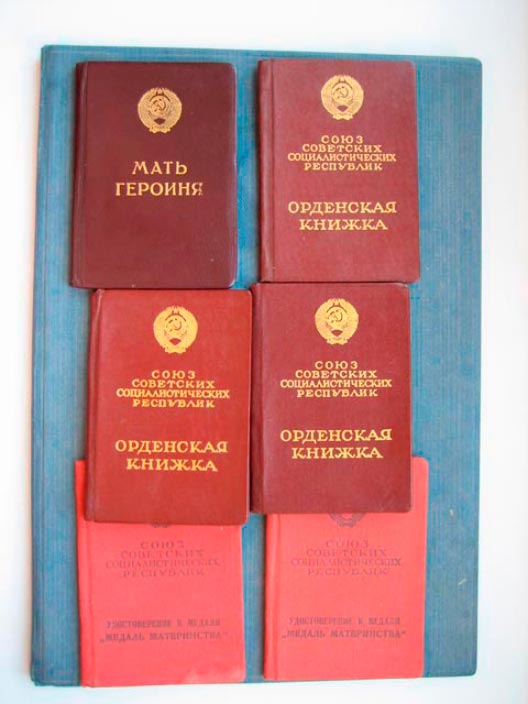 Комплект Матери-героини на украинку