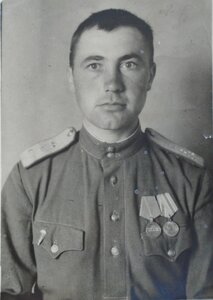 6 фото со знаками довоенных парашютистов.