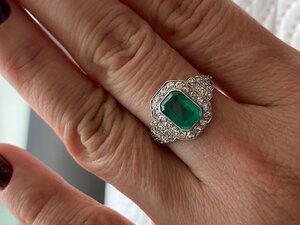 Кольцо с изумрудом и бриллиантами платина 950