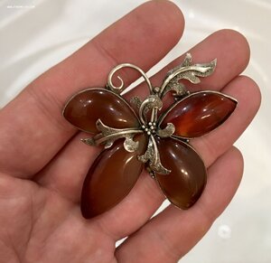 Огромная брошь Бабочка. Сердолик. Ювелирная работа.