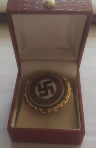 Золотой почётный знак НСДАП № 7921