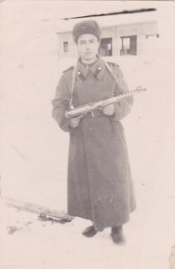 Советская армия. Оружие на фото. Автоматы. Пистолеты.