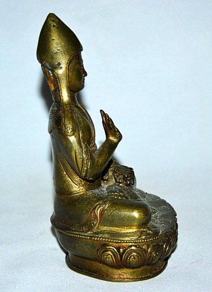 Статуэтка Будда.