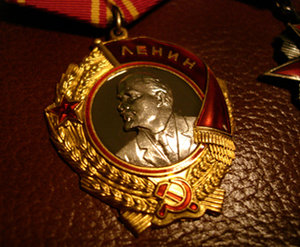 Ленин № 377 *** и Революция № 81 *** на доках на одного !