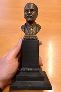 Бюст Ленин на пьедестале Высота 22,5 см Скульптор Н.К. 1955