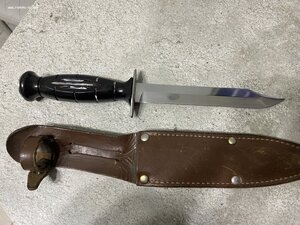 вишня с черной рукоятью