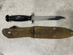 вишня с черной рукоятью