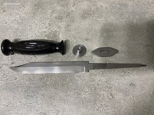 вишня с черной рукоятью