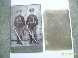 Фото - белые офицеры.